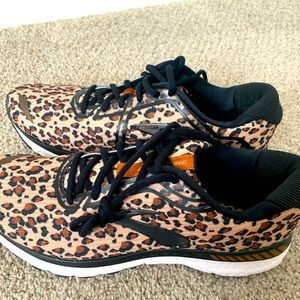 NEW: Never worn Brooks Adrenaline GTS running shoe